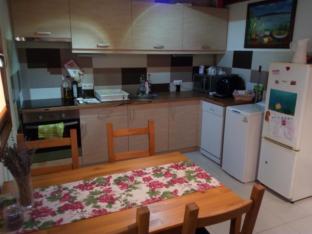 Pecsely Apartman Apartment Cameră foto